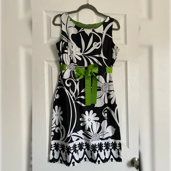 Dresses | Black And White Dress With Green Accent Size 8 | Poshmark Dresses | Black And White Dress With Green Accent Size 8 | Poshmark